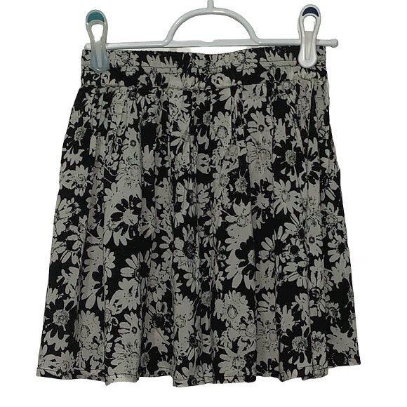 Aeropostale Bethany Mota  Daisy Floral Skater Skirt Black White Size Extra Small - Picture 4 of 5
